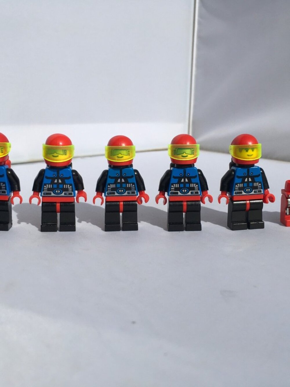 Space LEGO Spyrius 5x Minifigures Various Accessories Vintage - Picture 2 of 5
